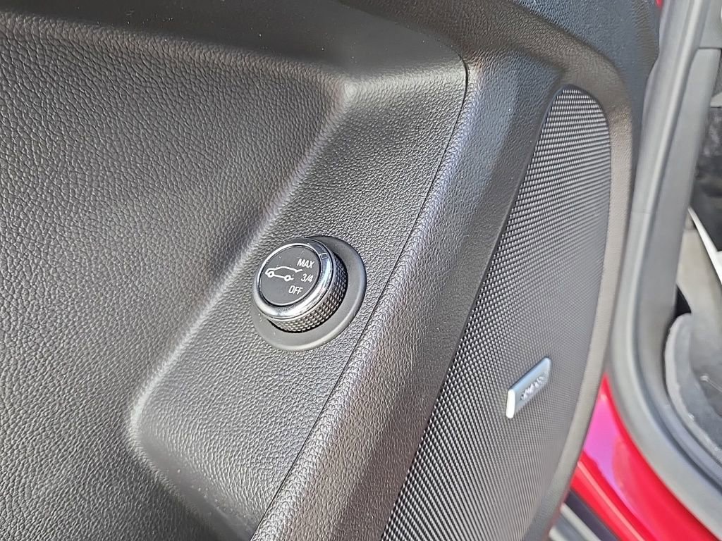 Used 2020 Chevrolet Traverse RS image 17