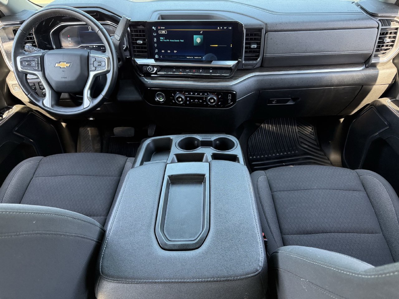 Used 2023 Chevrolet Silverado 1500 LT AWD/4WD image 10