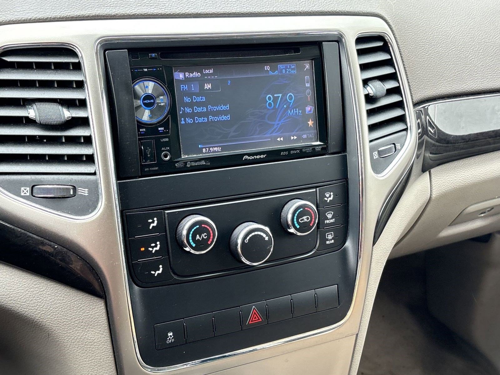 Used 2011 Jeep Grand Cherokee Laredo image 21