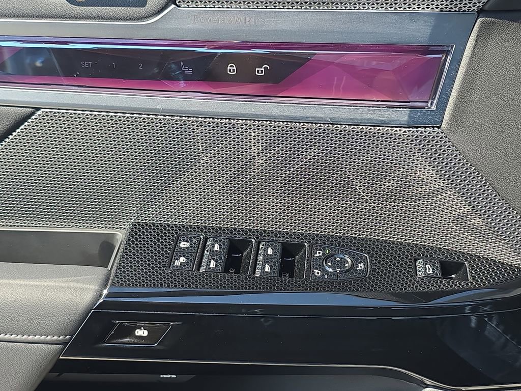 Used 2025 BMW i7 eDrive50 w/ Premium Package image 28