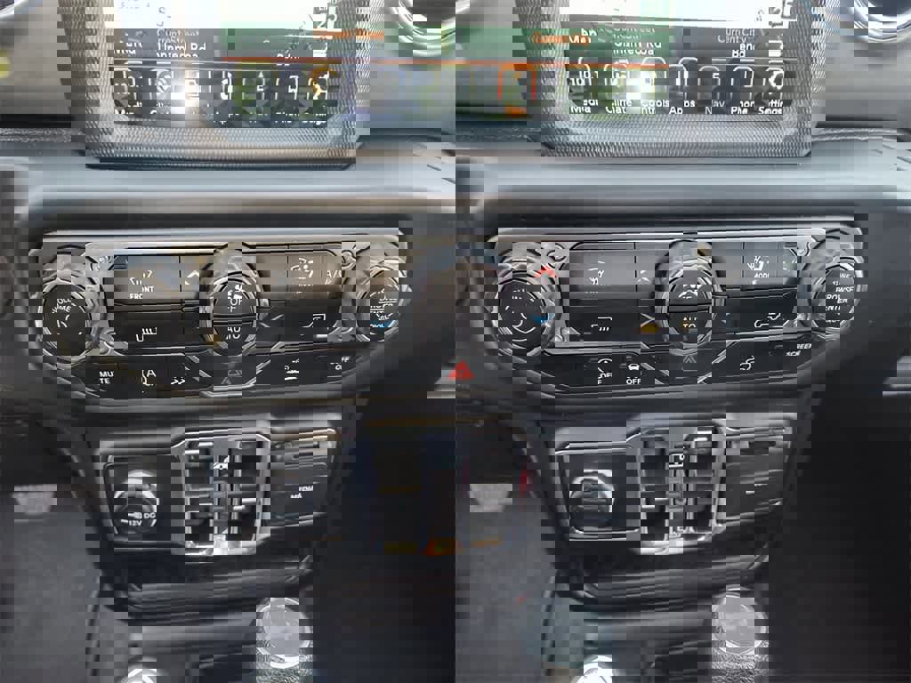 Used 2023 Jeep Wrangler Sahara image 19