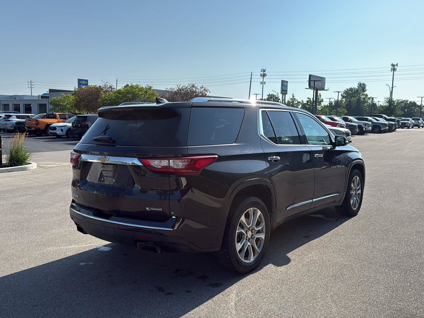 Used 2018 Chevrolet Traverse Premier w/ Driver Confidence II Package FWD image 3
