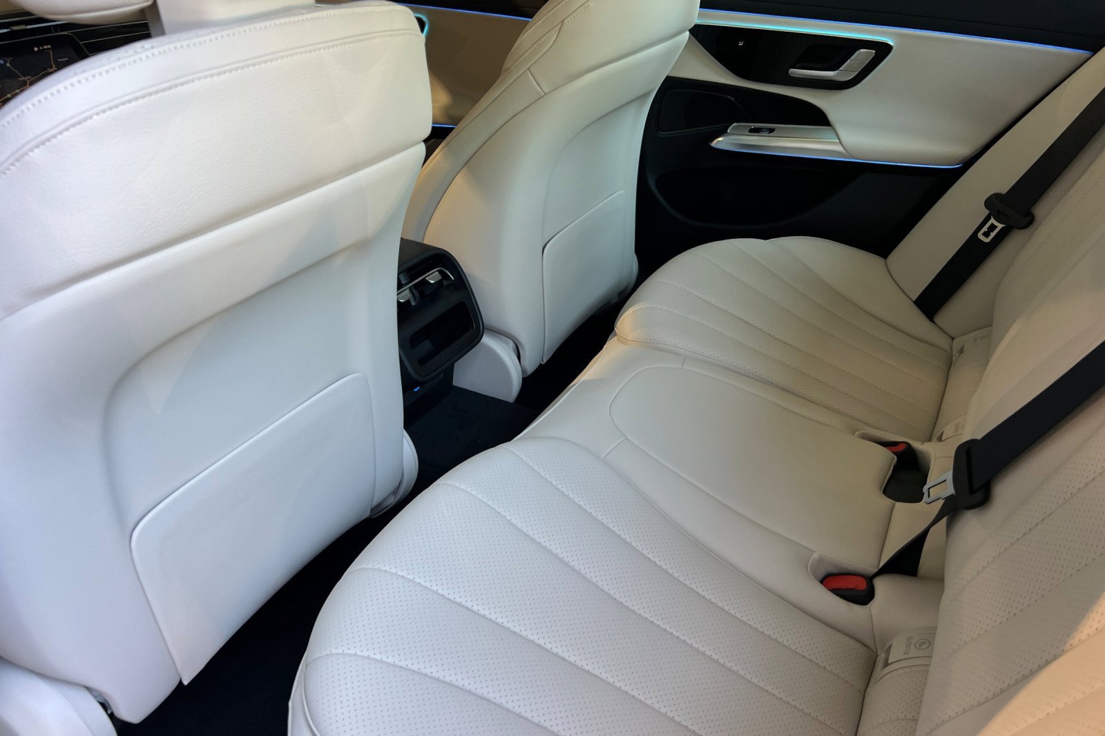 New 2025 Mercedes-Benz E 350 4MATIC Sedan image 14