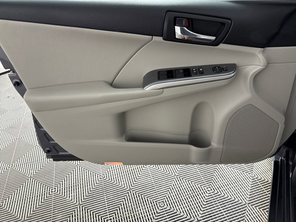 Used 2014 Toyota Camry XLE image 10