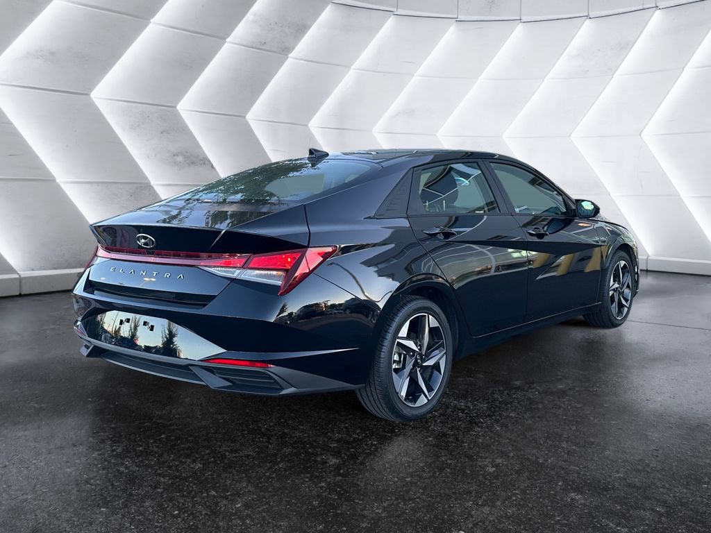 Used 2023 Hyundai Elantra SEL w/ Convenience Package image 4