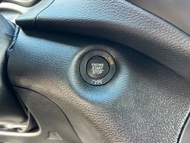 Used 2019 Jeep Cherokee Limited image 31