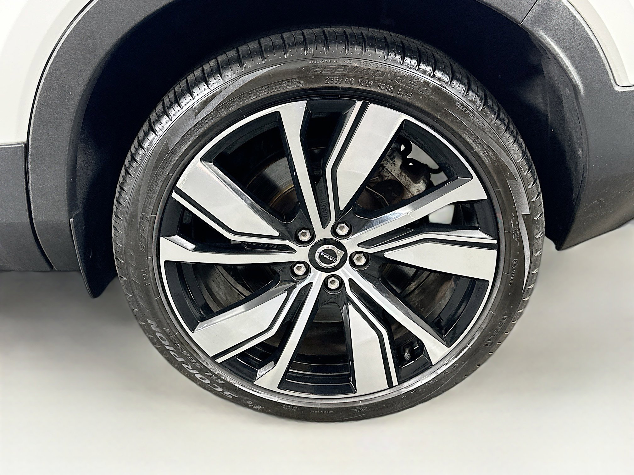 Used 2022 Volvo XC40 P8 Recharge Plus image 11