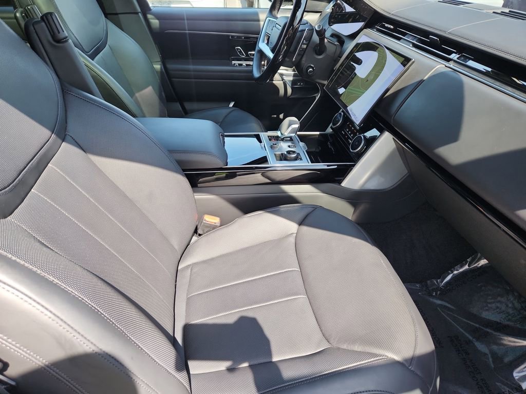 Used 2023 Land Rover Range Rover SE image 3