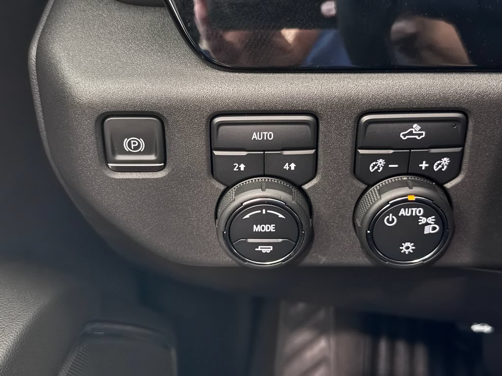 Certified 2023 Chevrolet Silverado 1500 LT AWD/4WD image 24