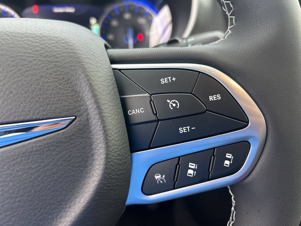 New 2026 Chrysler Pacifica Select FWD image 45