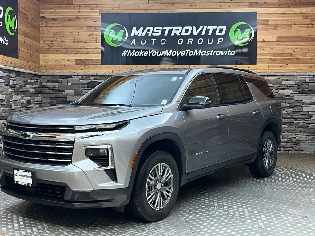 Used 2025 Chevrolet Traverse LT w/ Driver Confidence Package AWD/4WD image 6