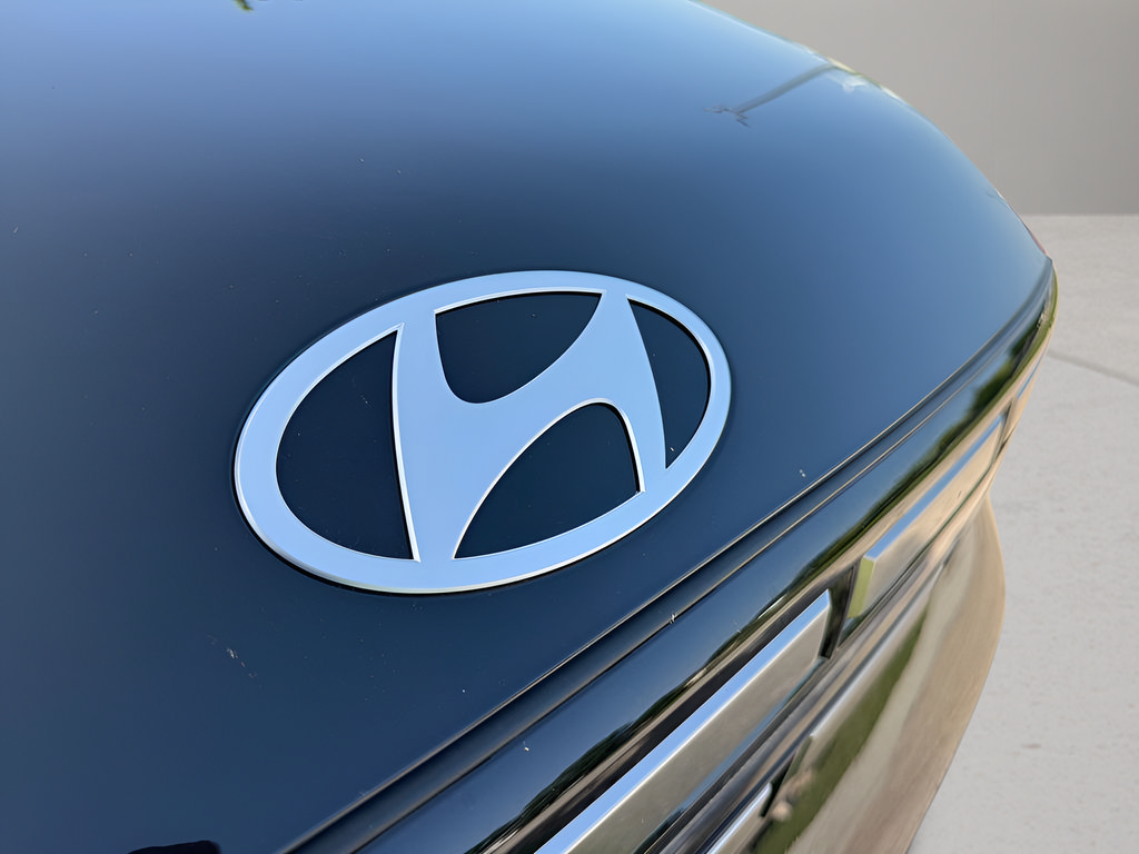 Used 2024 Hyundai Santa Fe SEL FWD image 12