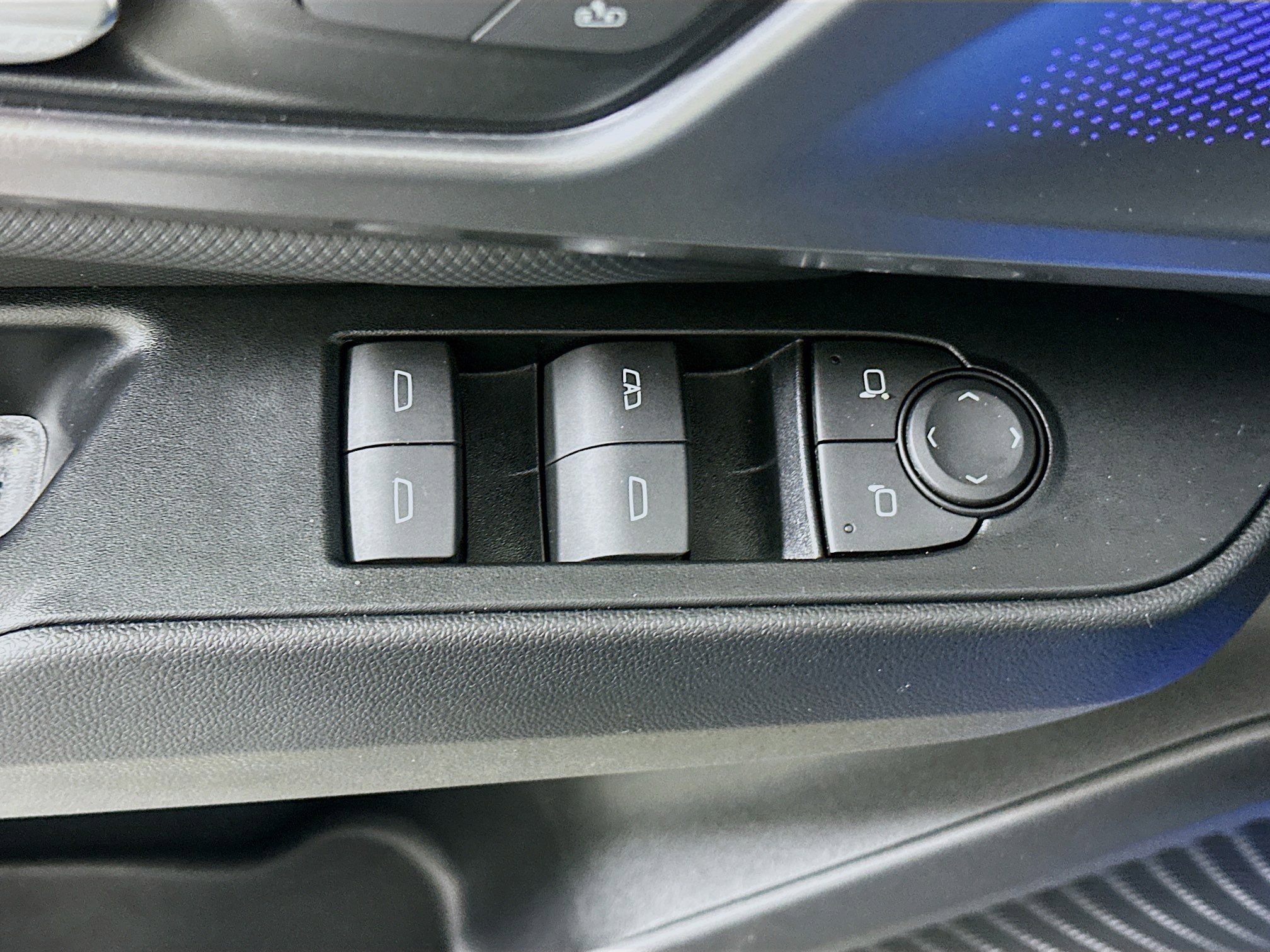 Used 2024 Chevrolet Equinox EV RS FWD image 13