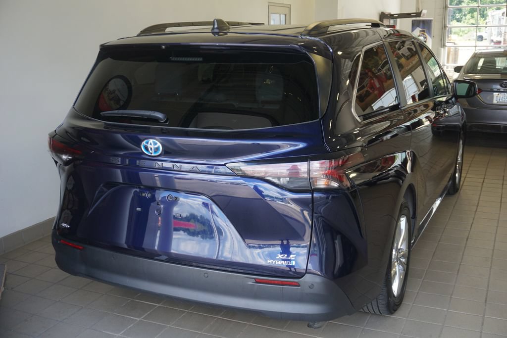 Used 2024 Toyota Sienna XLE w/ XLE Plus Package AWD/4WD image 17