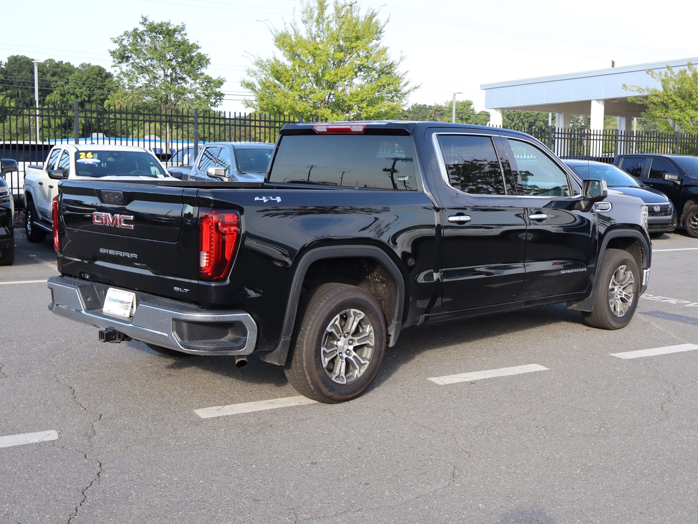 Used 2025 GMC Sierra 1500 SLT AWD/4WD image 10