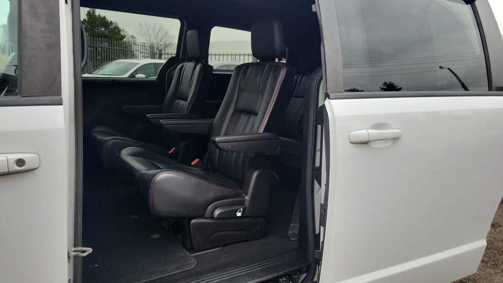 Used 2018 Dodge Grand Caravan GT FWD image 26