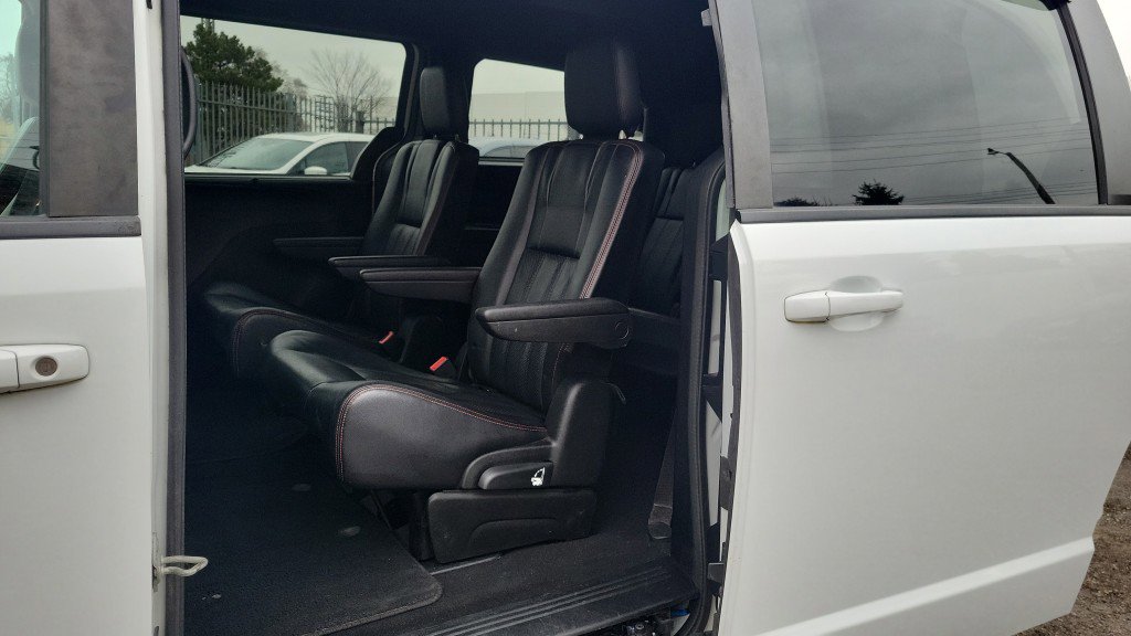 Used 2018 Dodge Grand Caravan GT FWD image 26