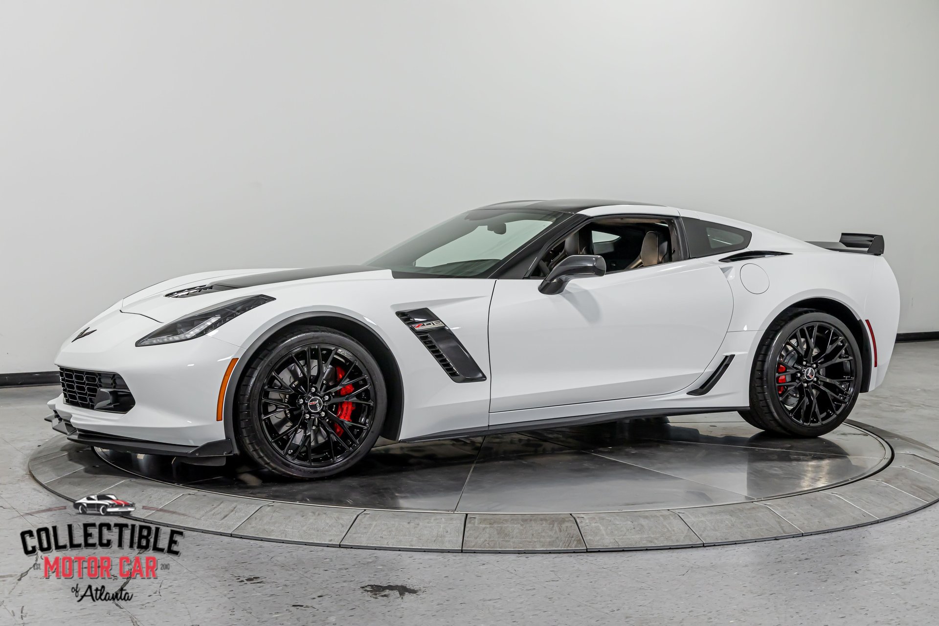 Used 2015 Chevrolet Corvette Z06 w/ 3LZ Preferred Equipment Group RWD image 12