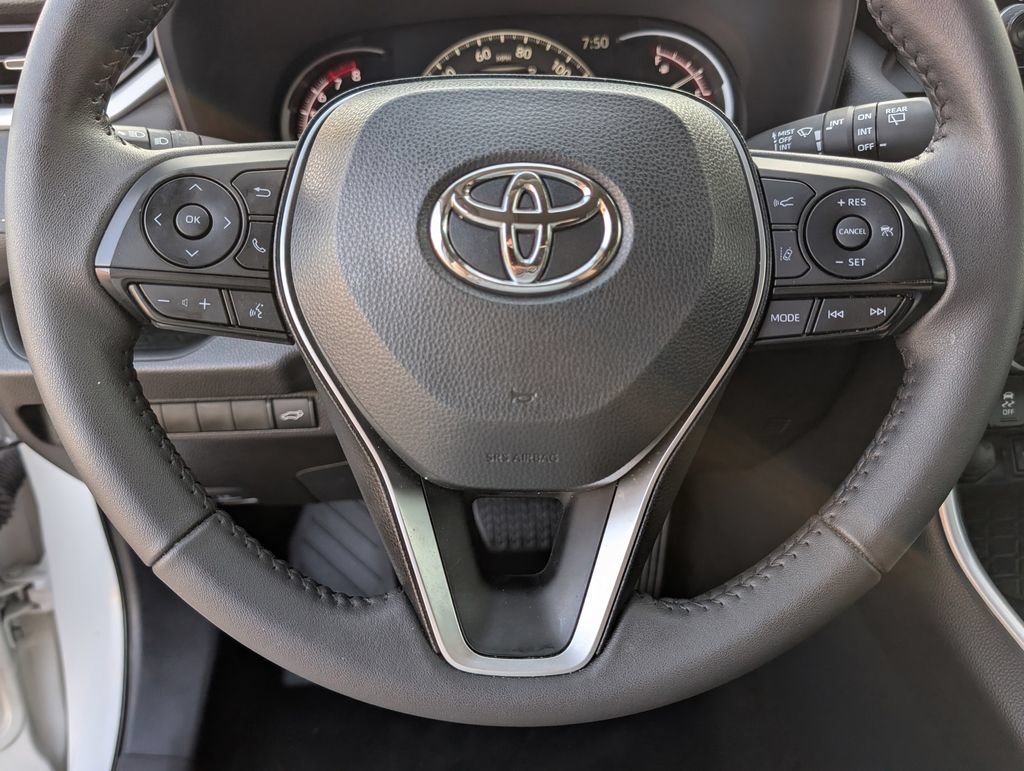 Used 2025 Toyota RAV4 XLE Premium FWD image 5