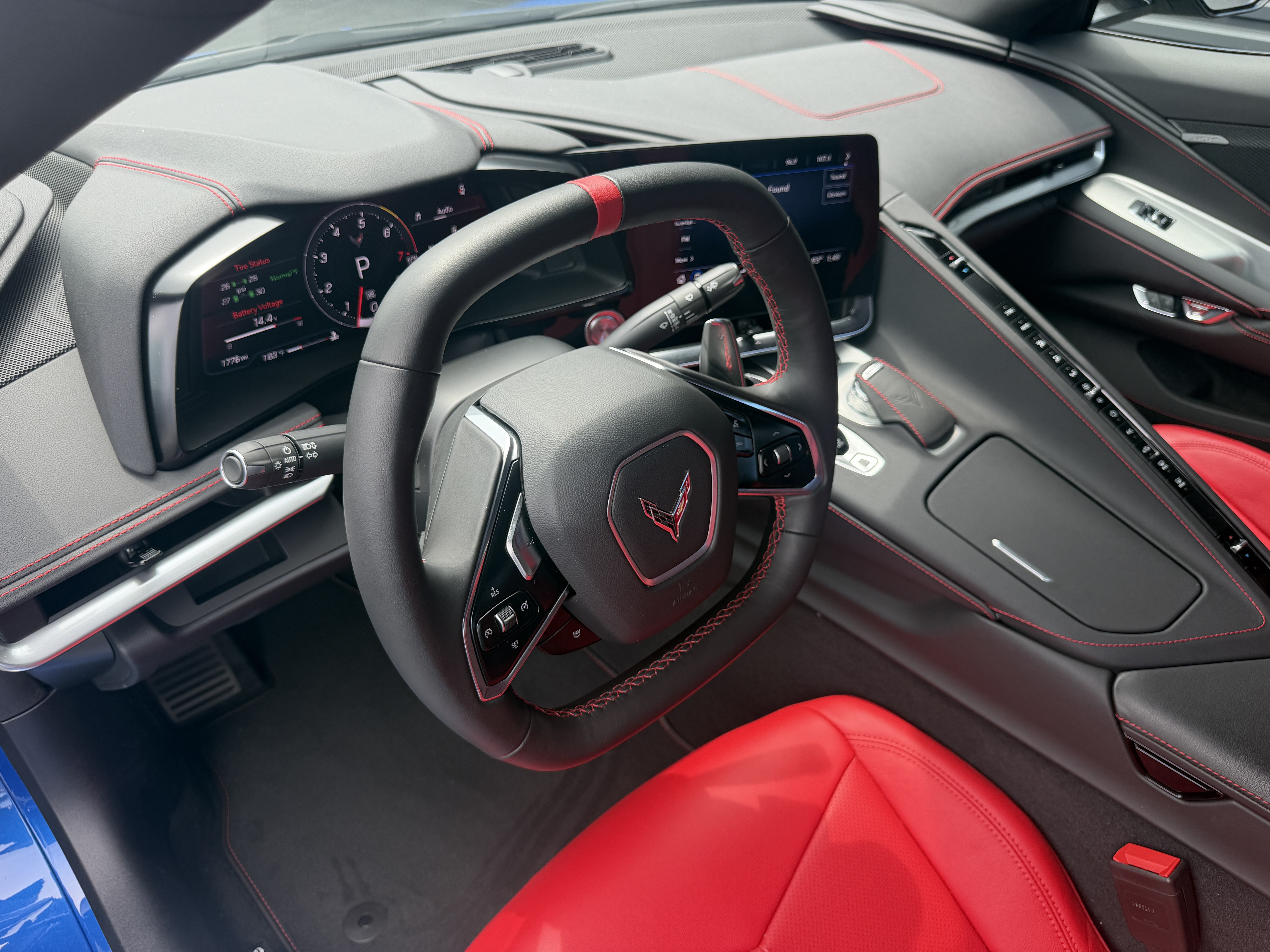 Used 2021 Chevrolet Corvette Stingray Convertible w/ Z51 Performance Package RWD image 4