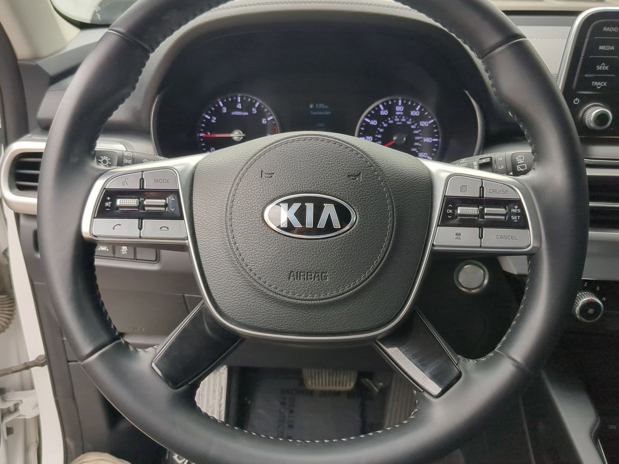 Used 2020 Kia Telluride LX image 13