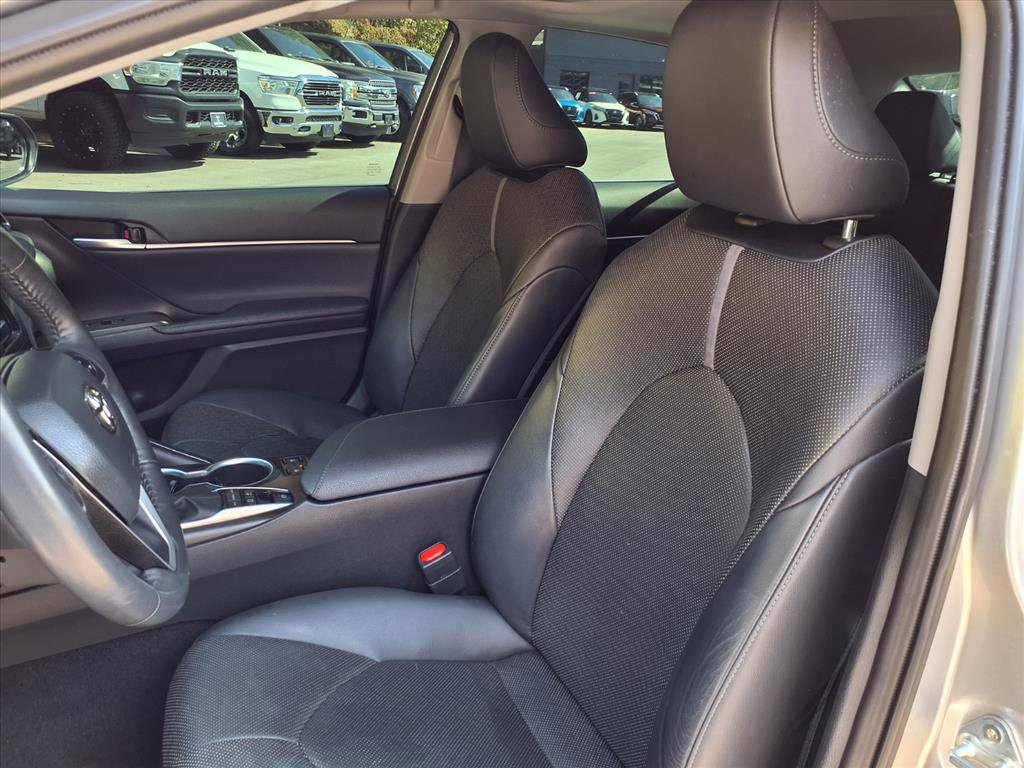 Used 2022 Toyota Camry XLE image 12