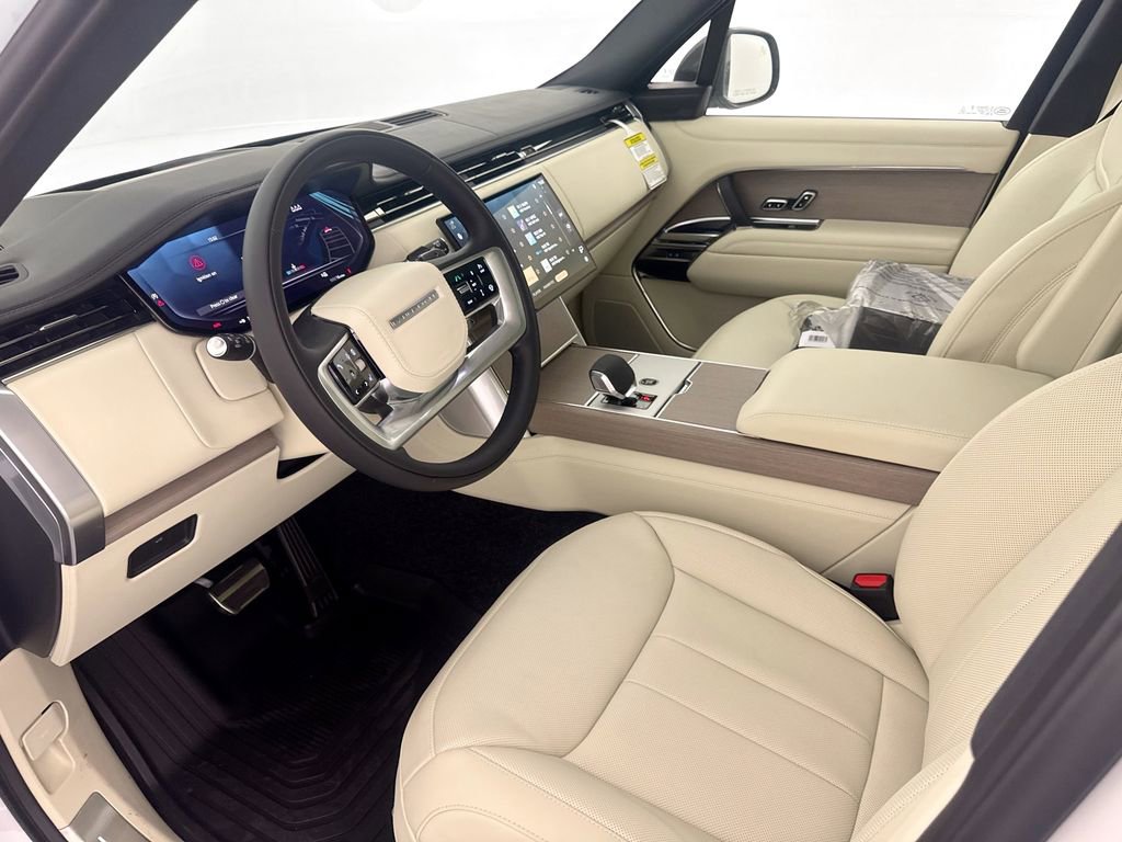 New 2026 Land Rover Range Rover SE image 9