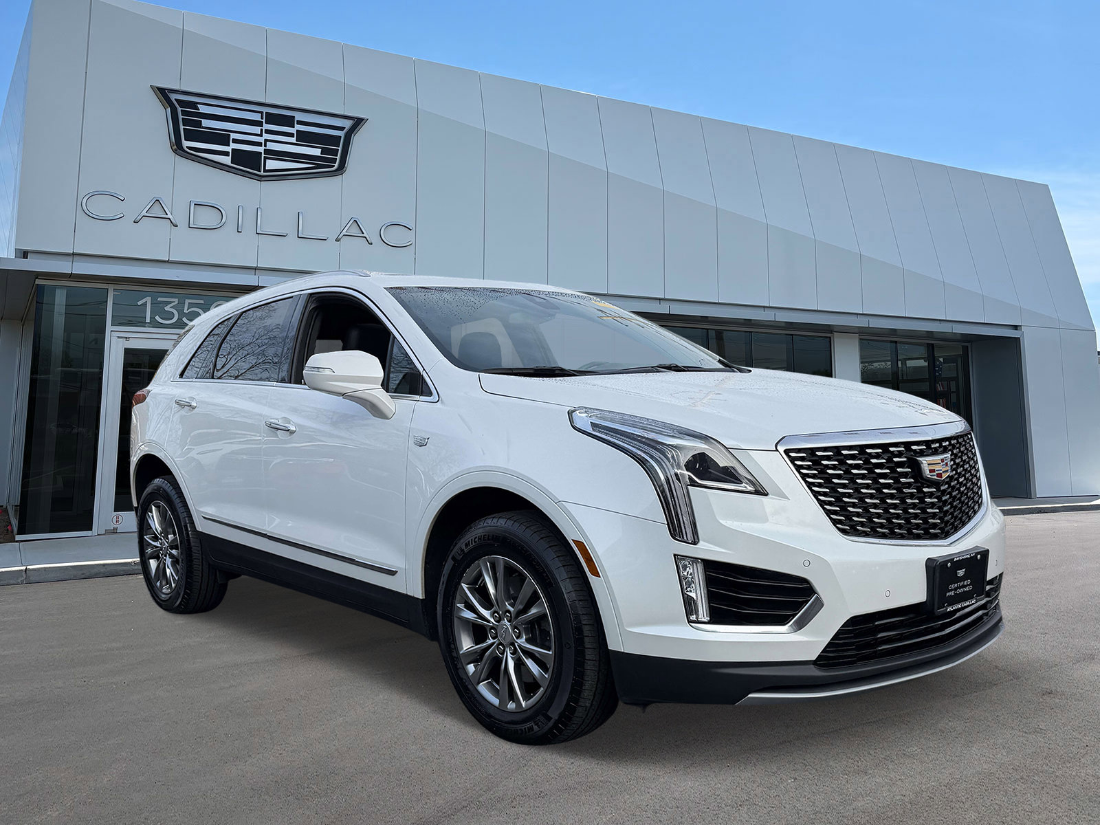 Certified 2023 Cadillac XT5 Premium Luxury image 2