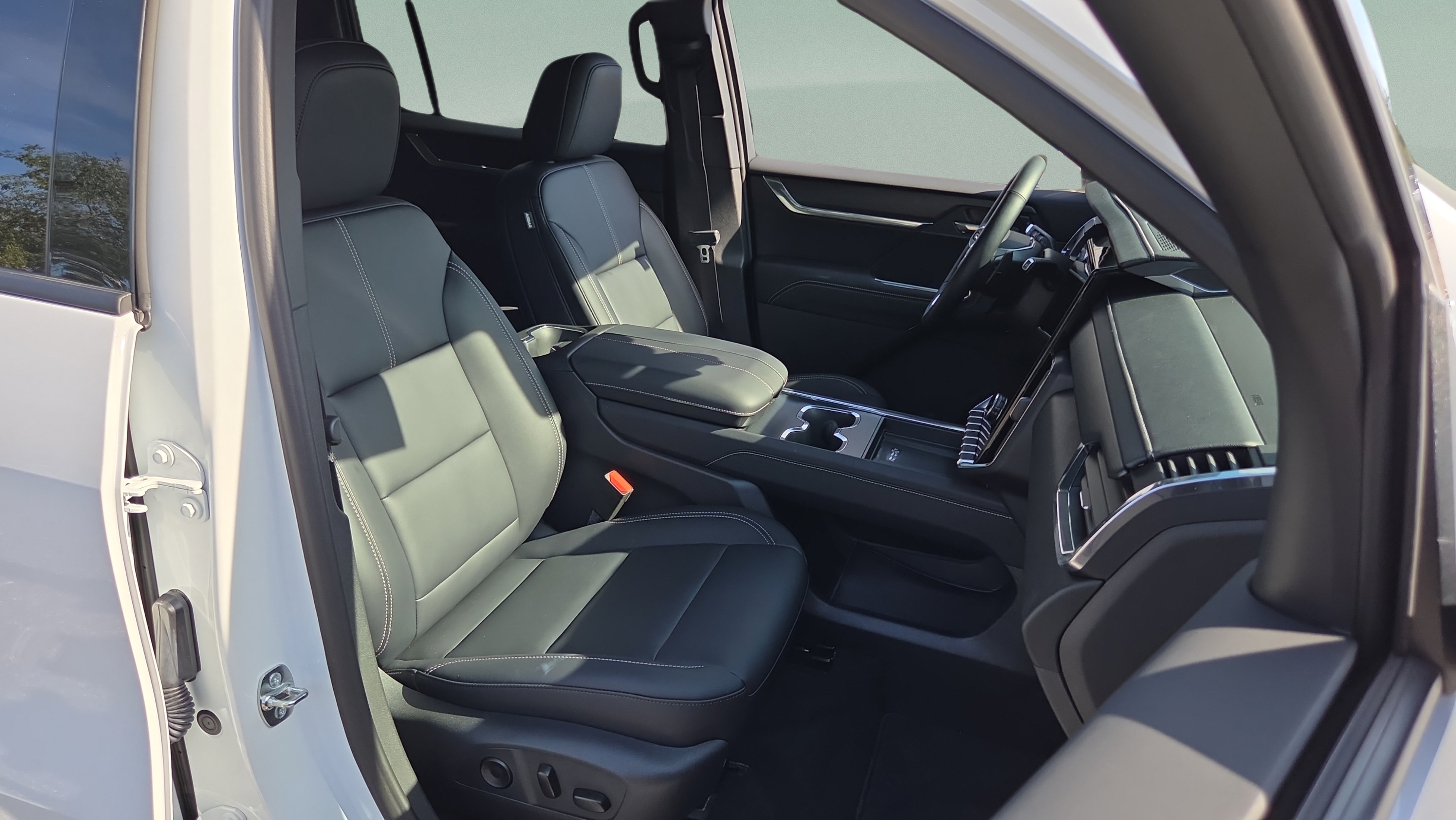 Certified 2026 GMC Acadia Elevation w/ Elevation Premium Package FWD image 15