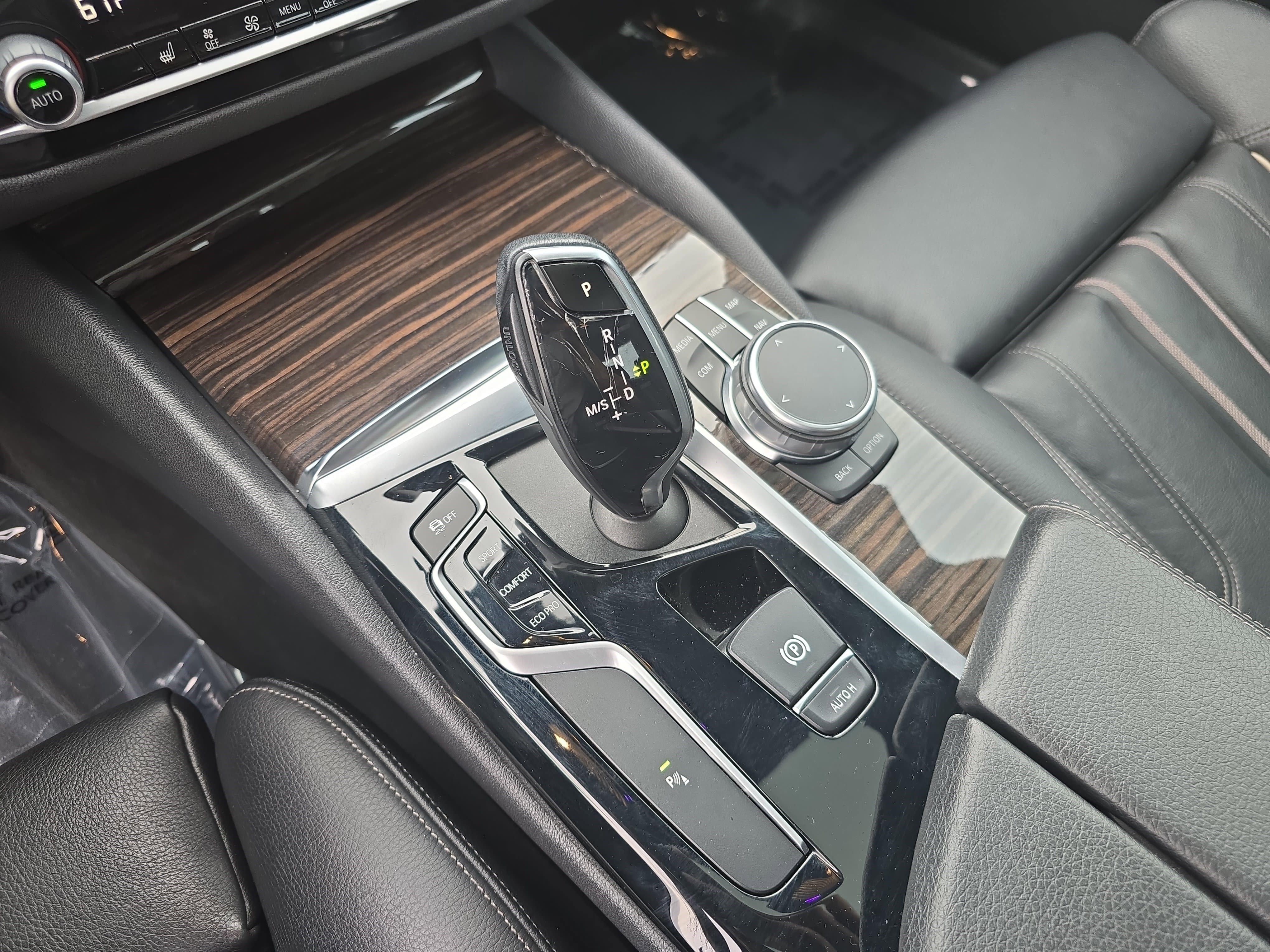 Used 2019 BMW 530i xDrive w/ Convenience Package image 23