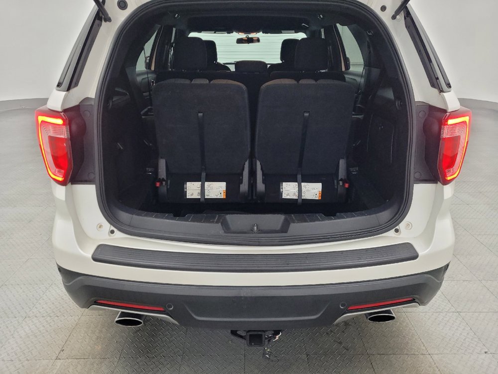 Used 2018 Ford Explorer XLT image 29