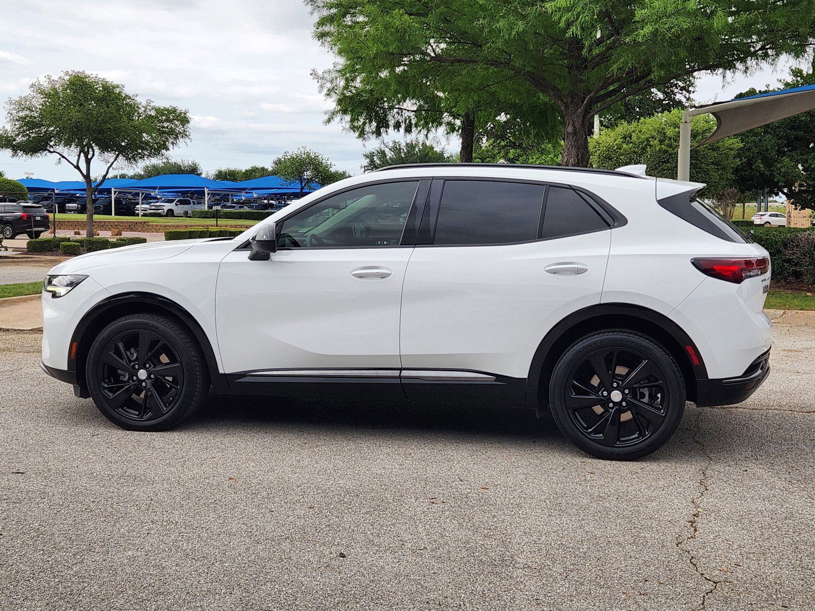 Used 2021 Buick Envision Essence w/ Technology Package I FWD image 3