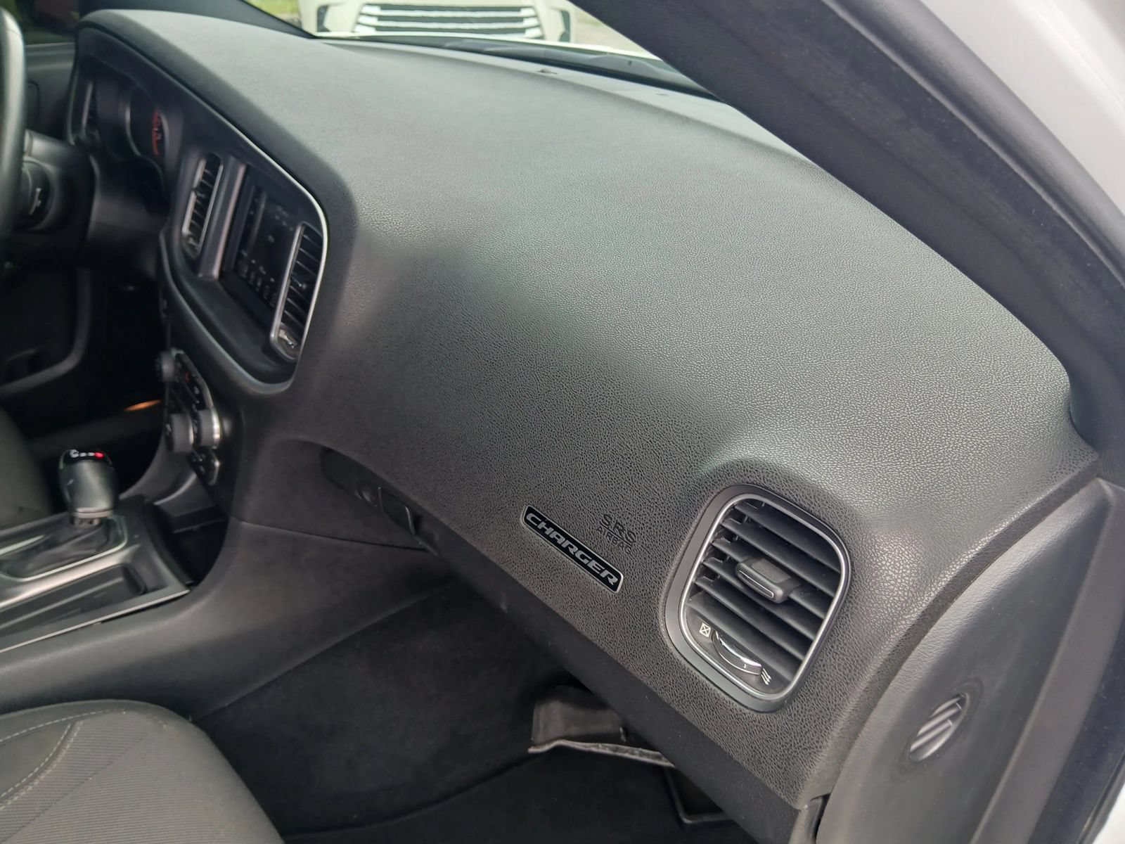 Used 2019 Dodge Charger SXT RWD image 17
