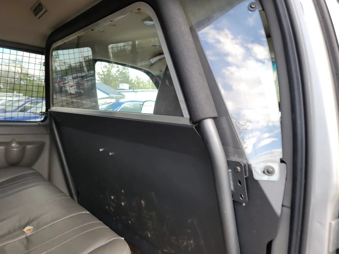 Used 2011 Chevrolet Express 3500 LS RWD image 23