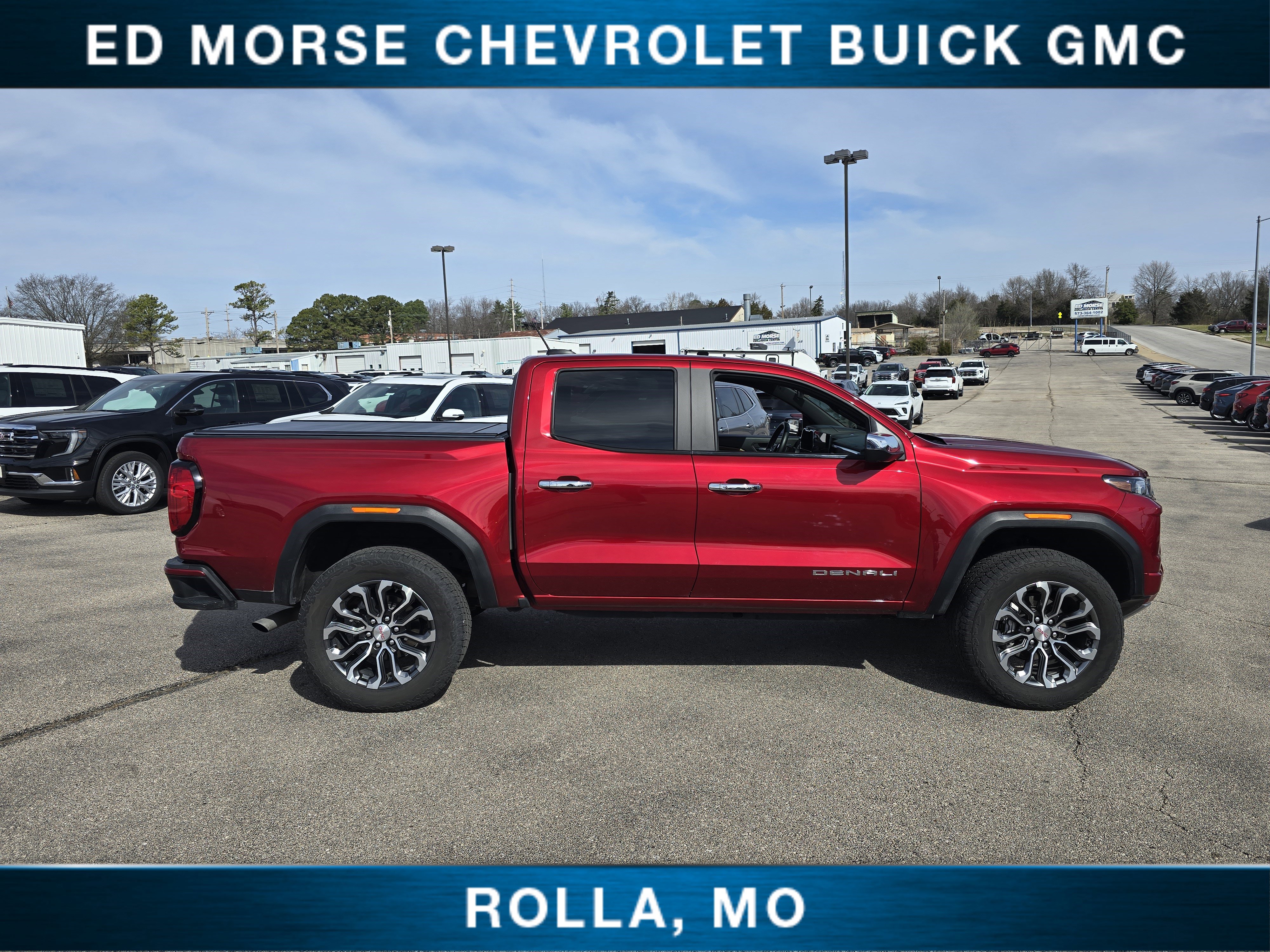 Used 2023 GMC Canyon Denali image 2