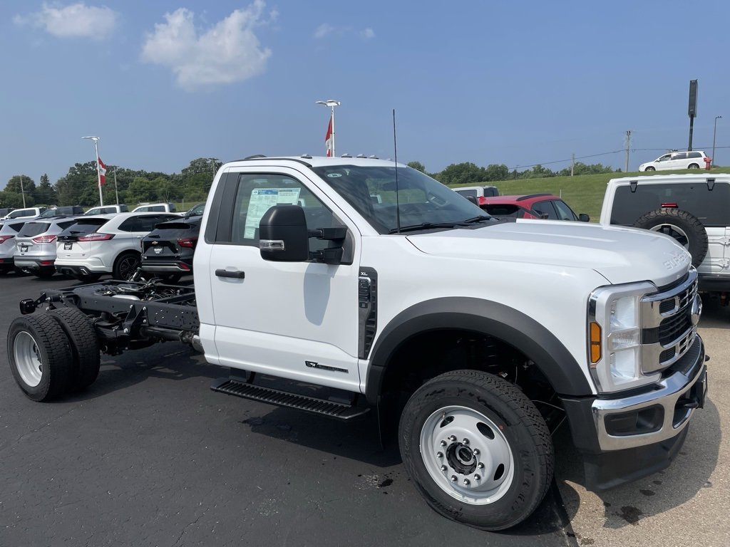 New 2025 Ford F550 4x4 Regular Cab Super Duty image 2