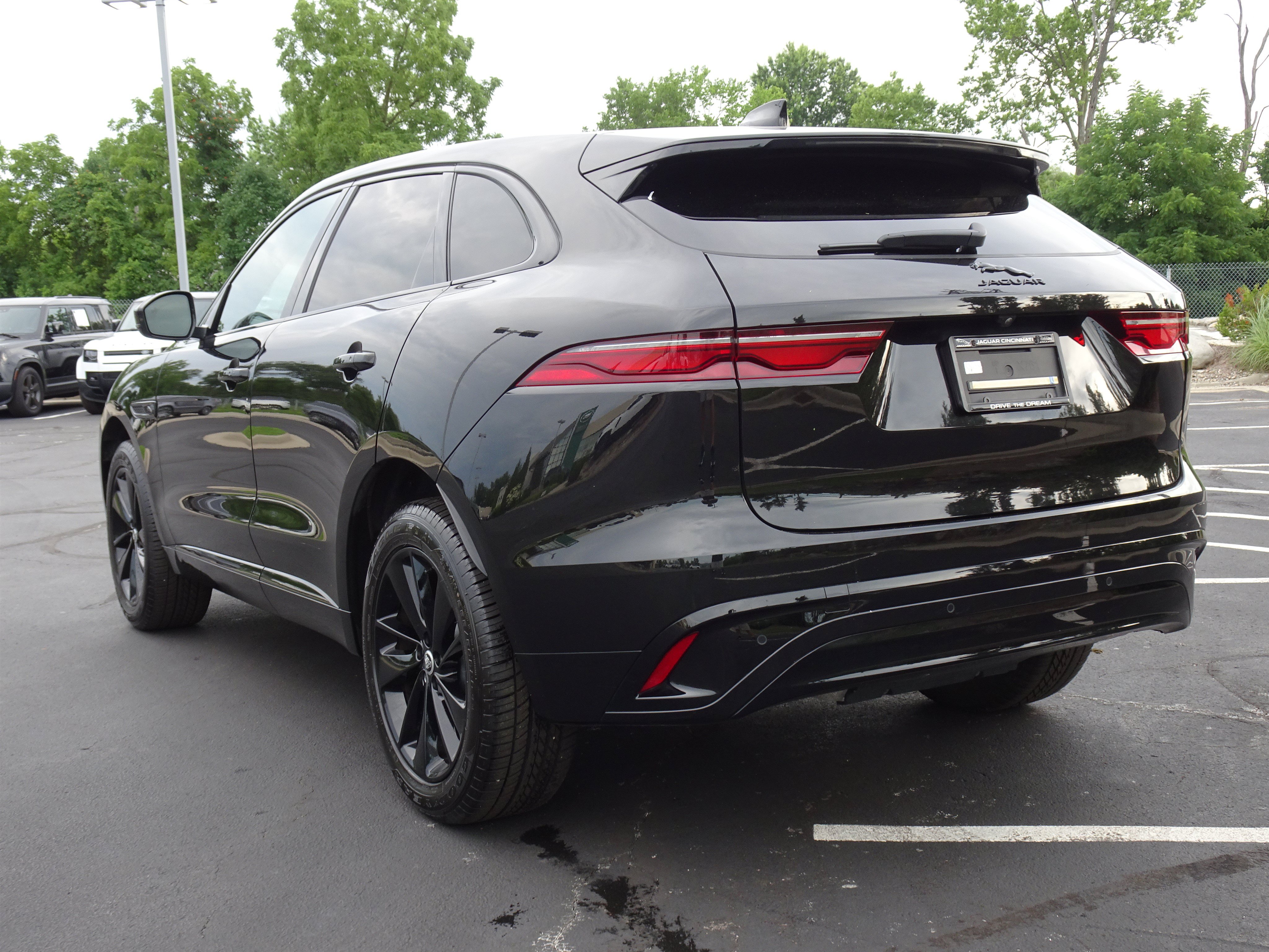 New 2025 Jaguar F-PACE R-Dynamic S AWD/4WD image 8