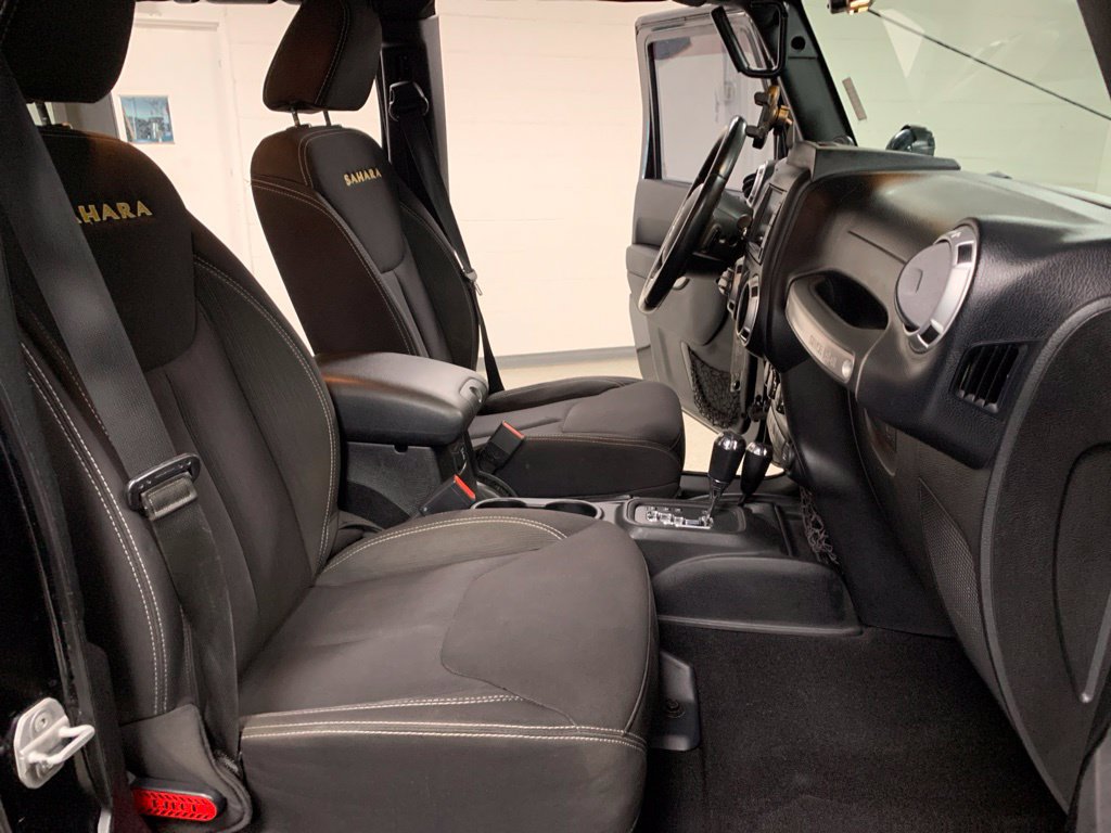 Used 2013 Jeep Wrangler Unlimited Sahara w/ Dual Top Group AWD/4WD image 10