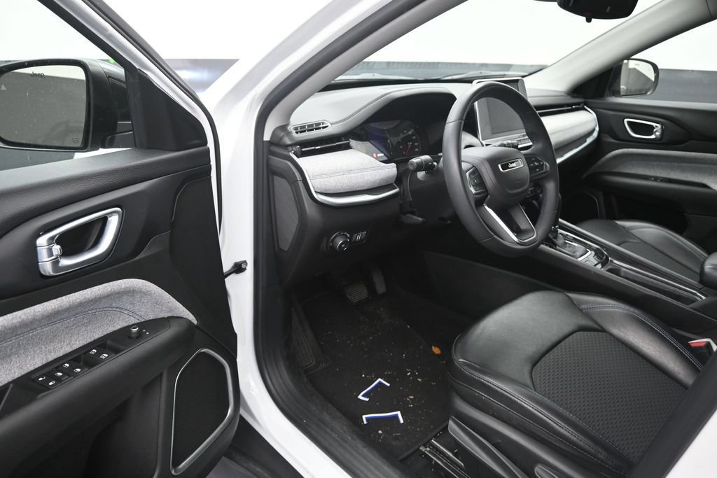Used 2022 Jeep Compass Latitude FWD image 10
