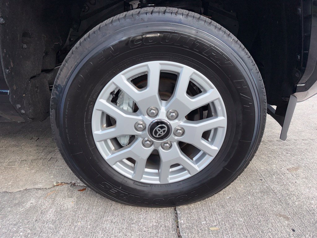 Used 2025 Toyota Tacoma SR5 RWD image 37