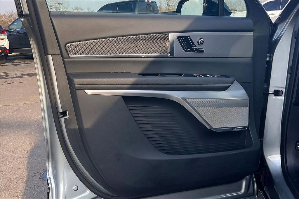 Used 2026 Cadillac Vistiq Luxury image 22