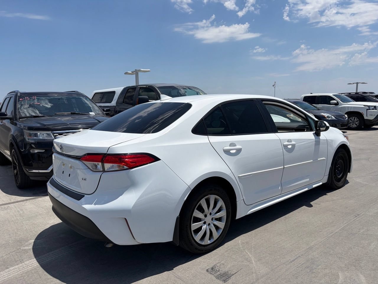 Used 2023 Toyota Corolla LE w/ Carpet Mat Package (TMS) FWD image 2