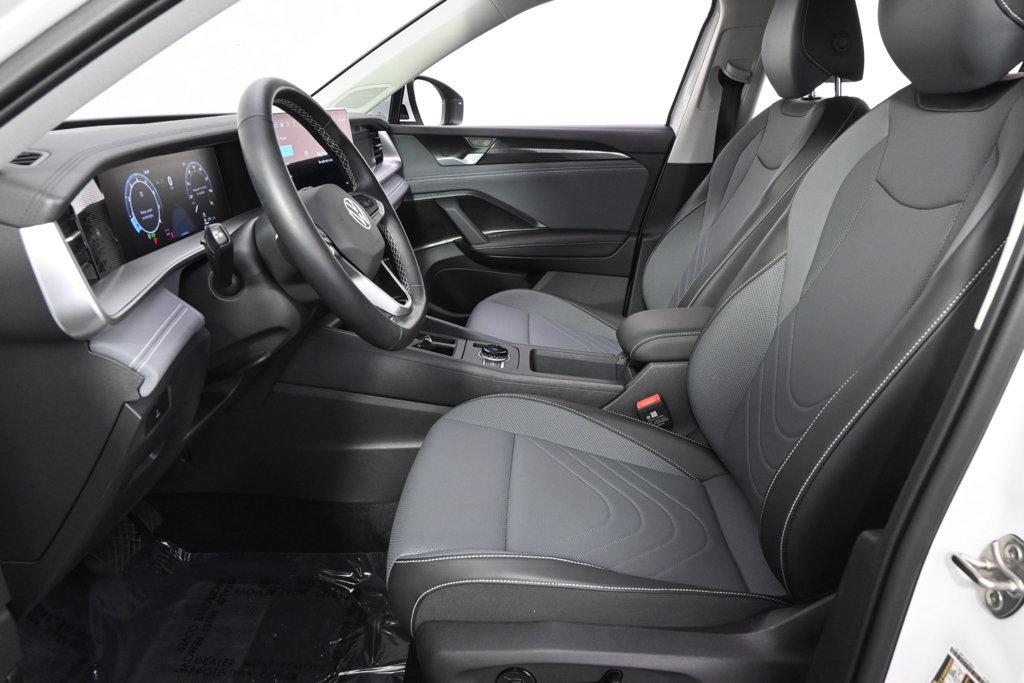 Used 2026 Volkswagen Tiguan SE AWD/4WD image 13