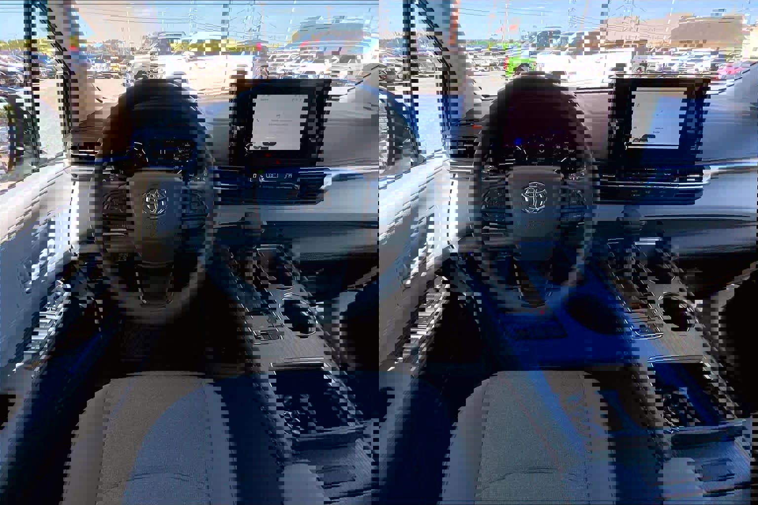 Used 2025 Toyota Sienna LE w/ LE Plus Package image 6