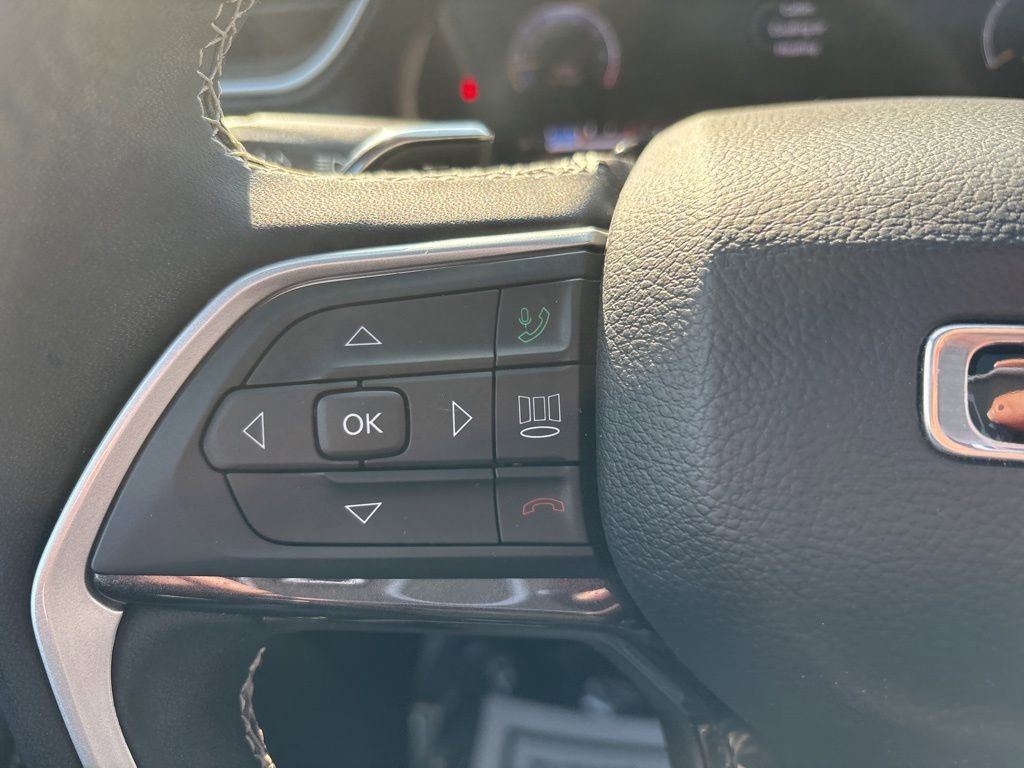 Used 2023 Jeep Grand Cherokee Altitude image 11