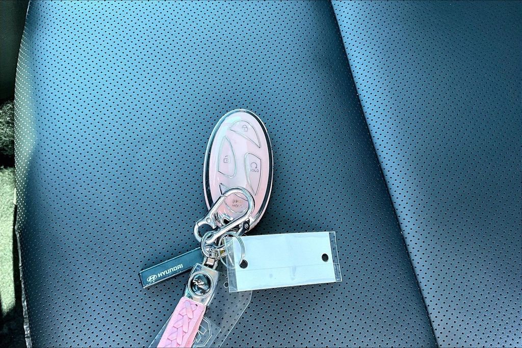 Used 2024 Hyundai Kona Limited image 10