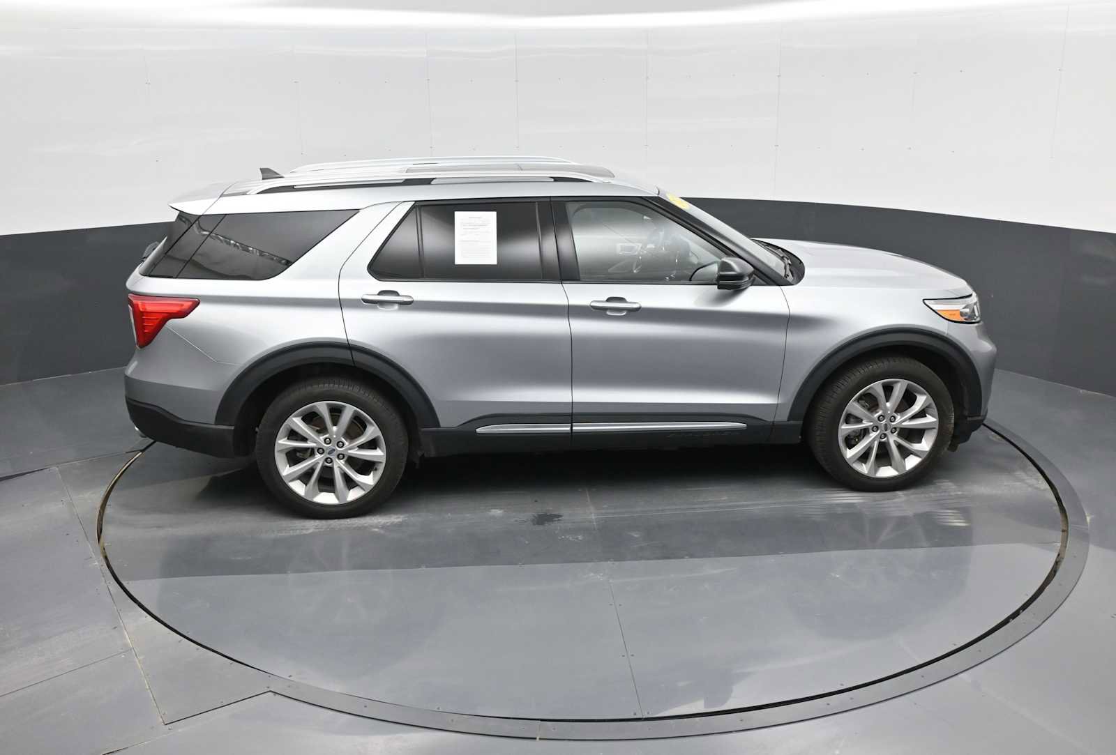 Used 2022 Ford Explorer Platinum w/ Technology Package image 24