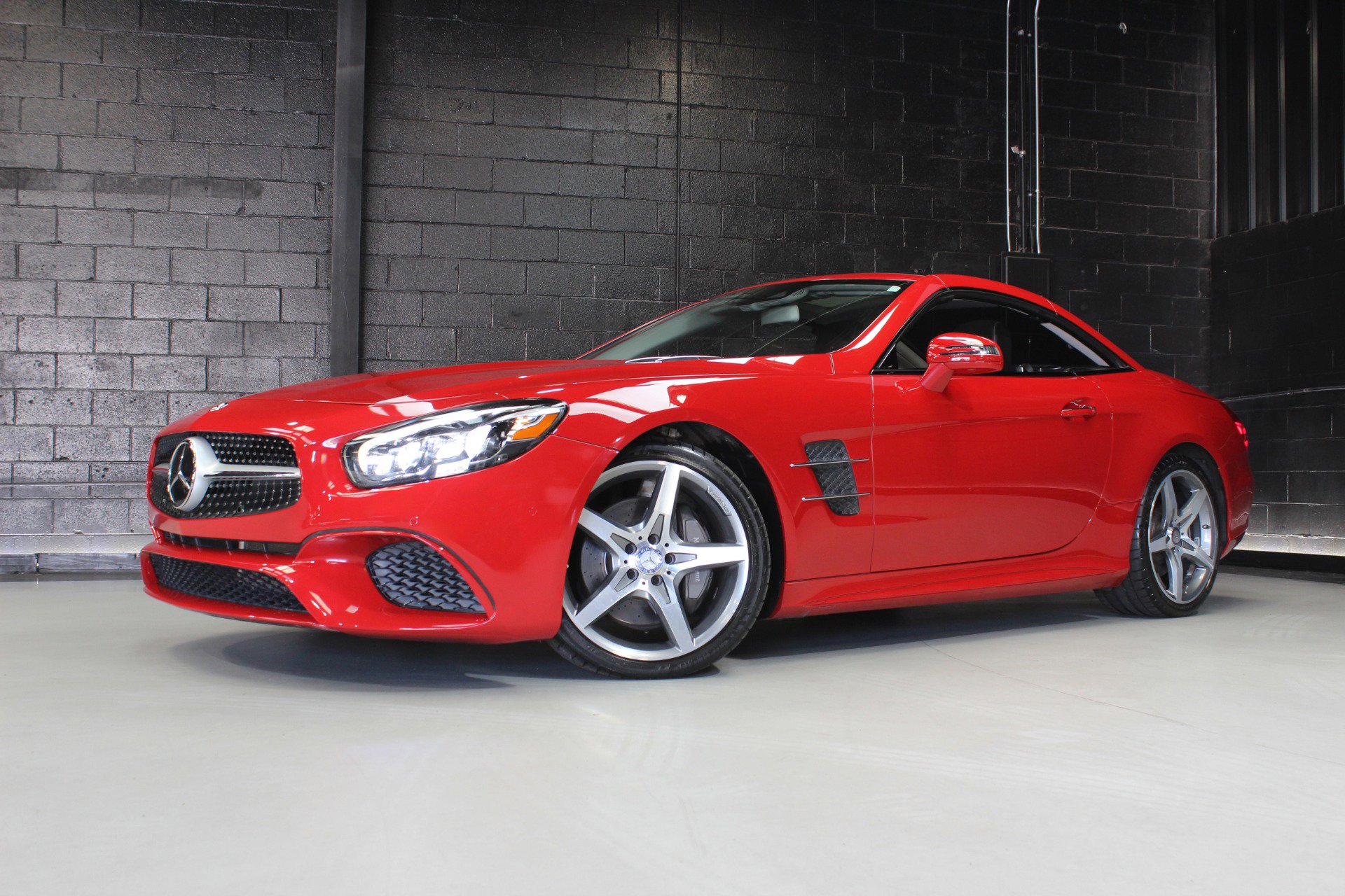 Used 2017 Mercedes-Benz SL 550 w/ Driver Assistance Package image 67