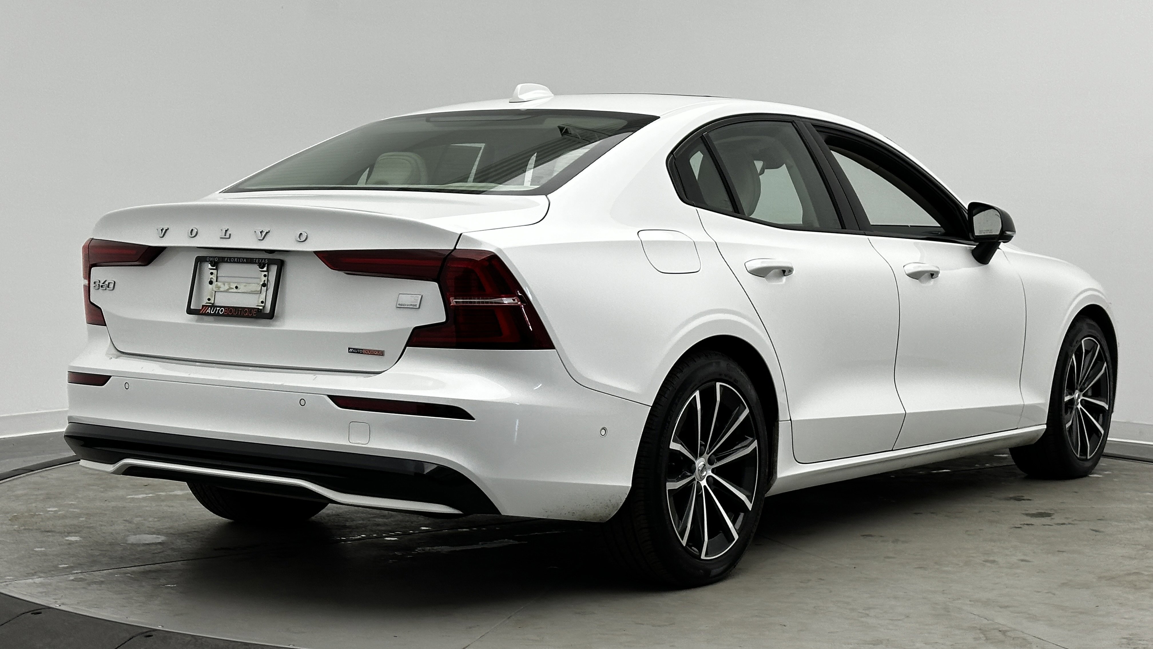 Used 2023 Volvo S60 T8 Plus image 8