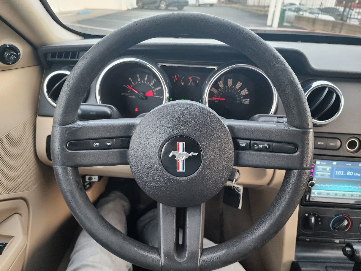 Used 2005 Ford Mustang Deluxe image 17